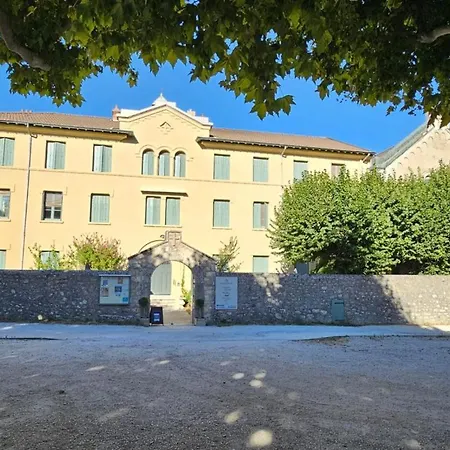 D'etape Et De Groupe Du Clos Saint Roch *