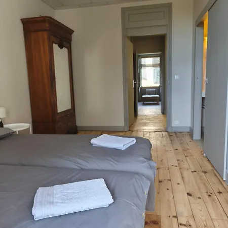 D'étape Et De Groupe Du Clos Saint Roch *